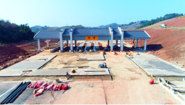 營(yíng)達(dá)高速公路收費(fèi)站建設(shè)使用鋼板吊鉗